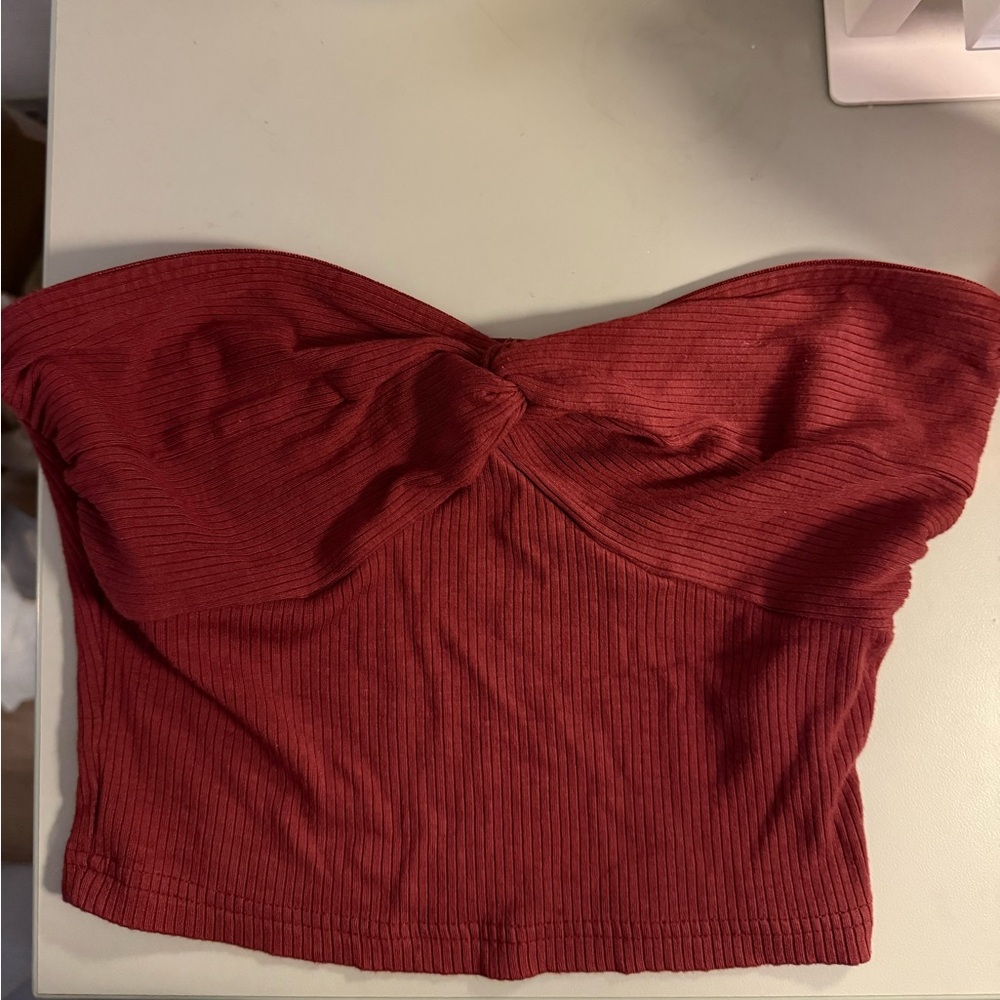 Chic Strapless Ribbed Top in Deep Red